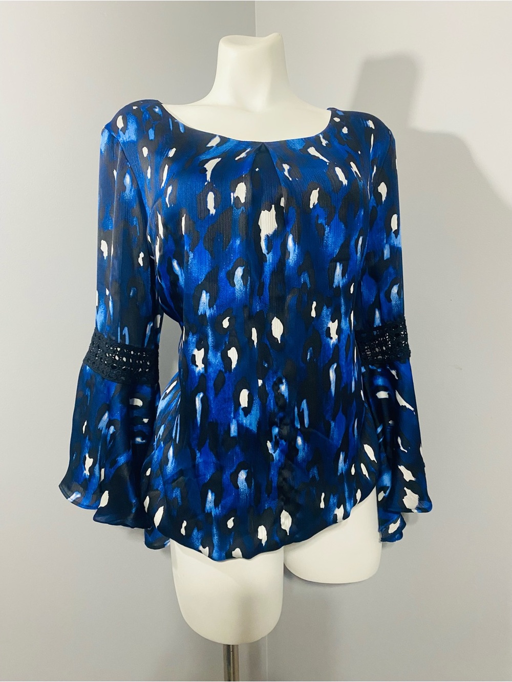 AB Studio Blue and White Abstract Bell-Sleeve Blouse